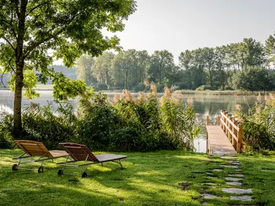 Badesteg mit Liegewiese