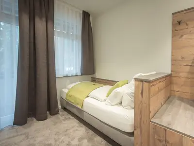 Einzelzimmer mit Dusche und Balkon