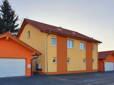 Hausansicht von der Straße