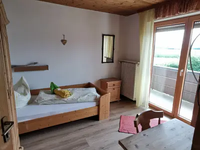 Einzelzimmer Nr. 2 mit Balkon