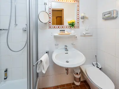Beispielbild Einzelzimmer Comfort Badezimmer