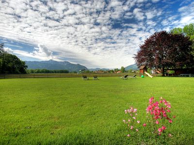 Liegewiese mit Ausblick ins Achental