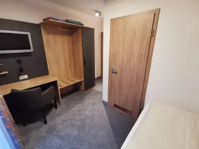Schreibtisch im Zimmer
