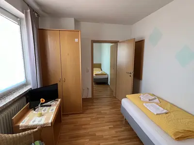 DGZ2 mit anschließendem Bad und Tür zum DGZ1
