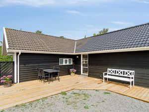 23783130-Ferienhaus-6-Aakirkeby-300x225-4