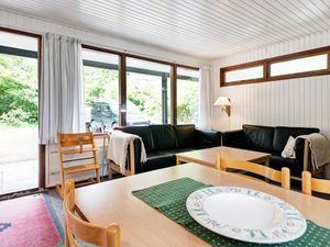 512914-Ferienhaus-4-Aakirkeby-300x225-3