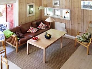 513466-Ferienhaus-6-Aakirkeby-300x225-2