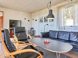 23434766-Ferienhaus-6-Aakirkeby-300x225-4