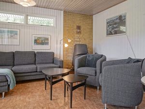 23471476-Ferienhaus-4-Aakirkeby-300x225-2