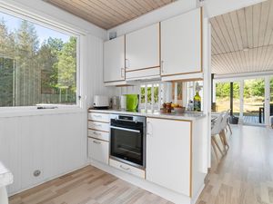 23743993-Ferienhaus-4-Aakirkeby-300x225-4