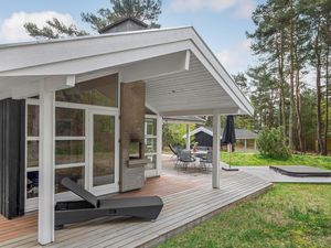 23745863-Ferienhaus-6-Aakirkeby-300x225-3