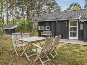 23745863-Ferienhaus-6-Aakirkeby-300x225-4