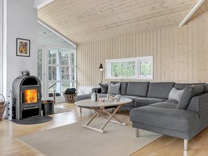 23745863-Ferienhaus-6-Aakirkeby-300x225-5