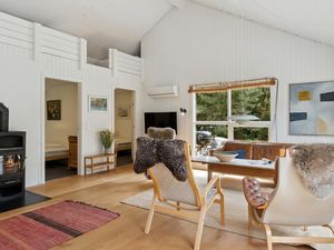 23749452-Ferienhaus-6-Aakirkeby-300x225-3