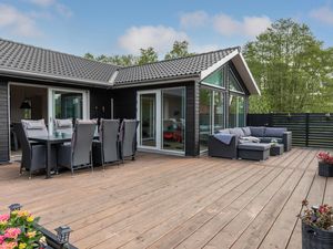 23762768-Ferienhaus-6-Aakirkeby-300x225-1