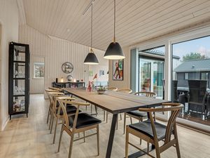 23762768-Ferienhaus-6-Aakirkeby-300x225-4