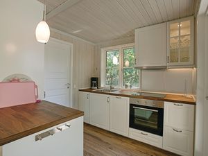 23734772-Ferienhaus-6-Aakirkeby-300x225-2