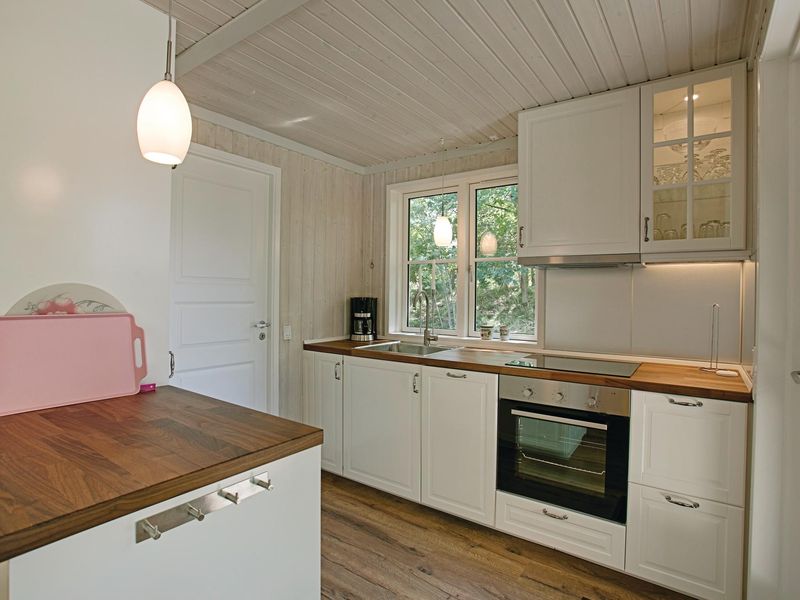 23734772-Ferienhaus-6-Aakirkeby-800x600-2