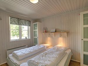 23734772-Ferienhaus-6-Aakirkeby-300x225-3