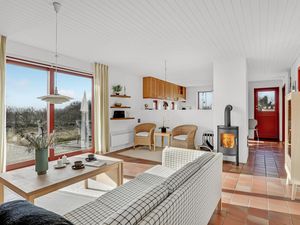 23747735-Ferienhaus-6-Aakirkeby-300x225-2