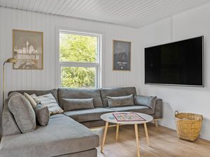 23748007-Ferienhaus-6-Aakirkeby-300x225-2