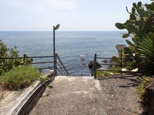 23649052-Ferienhaus-5-Aci Castello-300x225-3