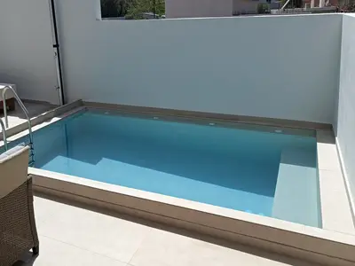 PoolOfHouse