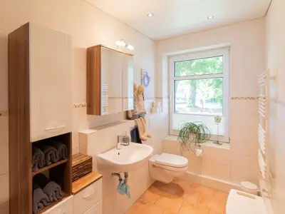 Badezimmer unten im Pförtnerhaus