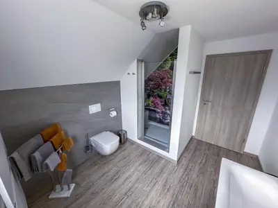 Dusche im Badezimmer