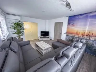 Wohnzimmer durch Glasschiebetür abtrennbar