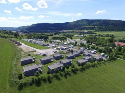 Bungalows und Campingplatz von oben