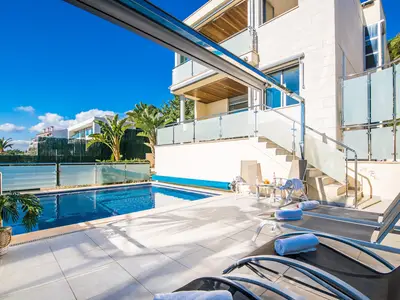 PoolOfHouse