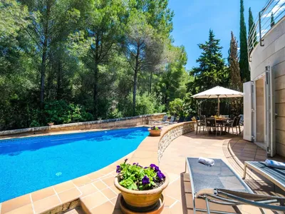 PoolOfHouse