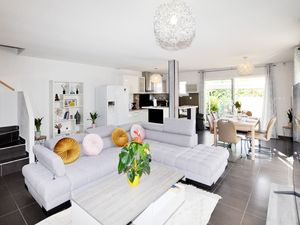 24043881-Ferienhaus-6-Alénya-300x225-2