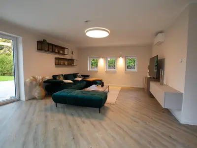 Stilvoll und modern eingerichtetes Wohnzimmer