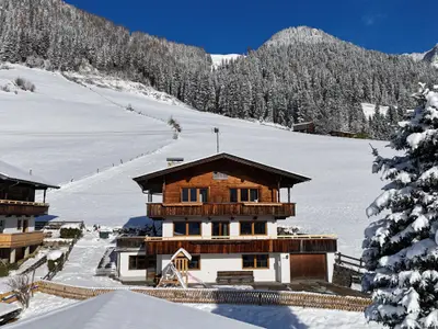 Außenseite Ferienhaus [Winter]