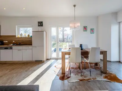 Ferienhaus SchönSicht offene Küche mit Essbereich