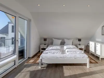 Ferienhaus SchönSicht Schlafzimmer mit privatem Balkon