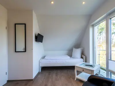 Ferienhaus SchönSicht Blick auf eines der Schlafzimmer mit einem Einzelbett