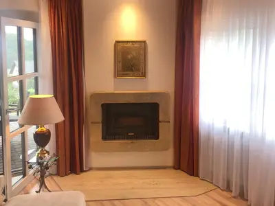 Wohn-/Esszimmer mit Kamin