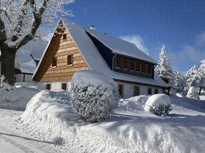 Winterbild Hausansicht