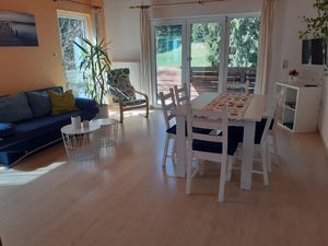 22424311-Ferienhaus-6-Altenfeld-300x225-5