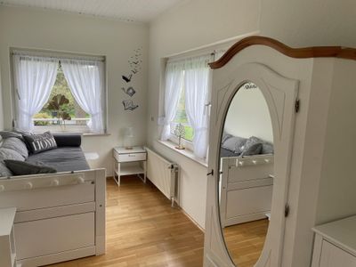 Einzelzimmer mit ausziehbarer Schlafmöglichkeit