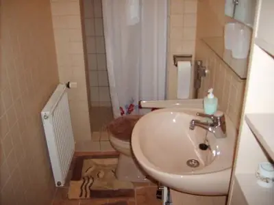 Dusche und Toilette