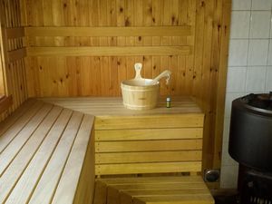 Wellness. Außen-Sauna mit Holzofen