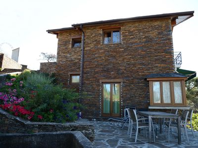 Außenansicht des Gebäudes. Casa da Menina mit Terrasse