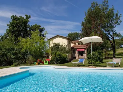 Die Villa mit Pool im Garten