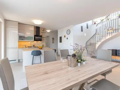 Küche und Essbereich