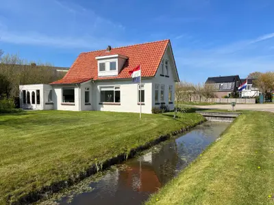 Außenseite Ferienhaus [Sommer]