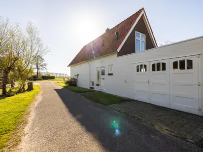 Außenseite Ferienhaus [Sommer]